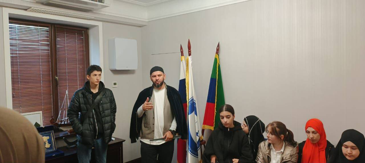Кураторы-теологи Гуманитарно-педагогического колледжа организовали экскурсию для первокурсников